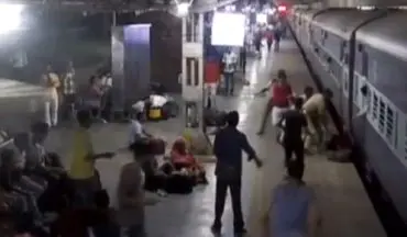 لحظه نجات نفس گیر مسافر زن در ایستگاه قطار 