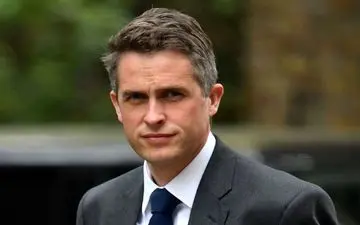 وزیر دفاع انگلیس برکنار شد