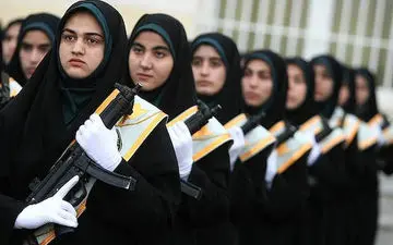 زنان یگان ویژه پلیس هم وارد میدان مقابله با معترضان زن شدند + ویدئو