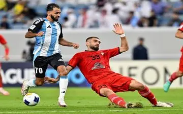 مدافع برتر آسیا در انتظار پاسخ استقلال