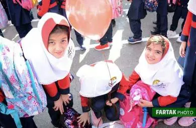 شور و اشتیاق فرشتگان مهرآفرین دبستان مهر آذین در اولین روز مهر 