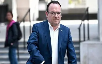  وزیر فرانسوی: به دلیل معلولیتم نمی‌توانم متجاوز جنسی باشم