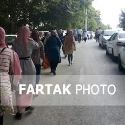 سعید عظیمی تور لیدر آژانس لندتراول در سفر با دانشجویان کردستان عراق در حال بازدیداز  شهرستان صحنه 