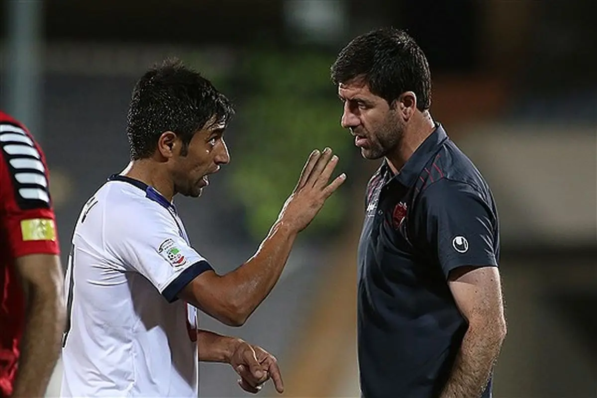 اخراج کریم باقری از روی نیمکت پرسپولیس (عکس)