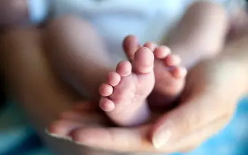 مدیریت درد زایمان از طریق روش‌های کم تهاجمی