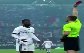 عجیب‌ترین شیوه اخراج با سیستم کمک داور ویدئویی + فیلم 