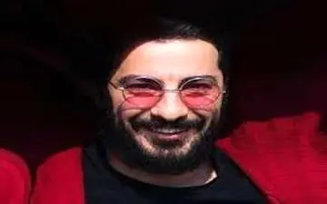  تیپ‌ و پوشش‌های عجیب نوید محمدزاده