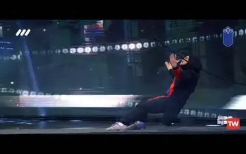 صحنه‌ی حیرت انگیز کشیدن وزنه با دندان دختر 21 ساله!