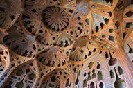 با این بنای خارق العاده بیشتر آشنا شوید|کاخ عالی قاپو؛ جاذبه ای بی همتا در اصفهان
