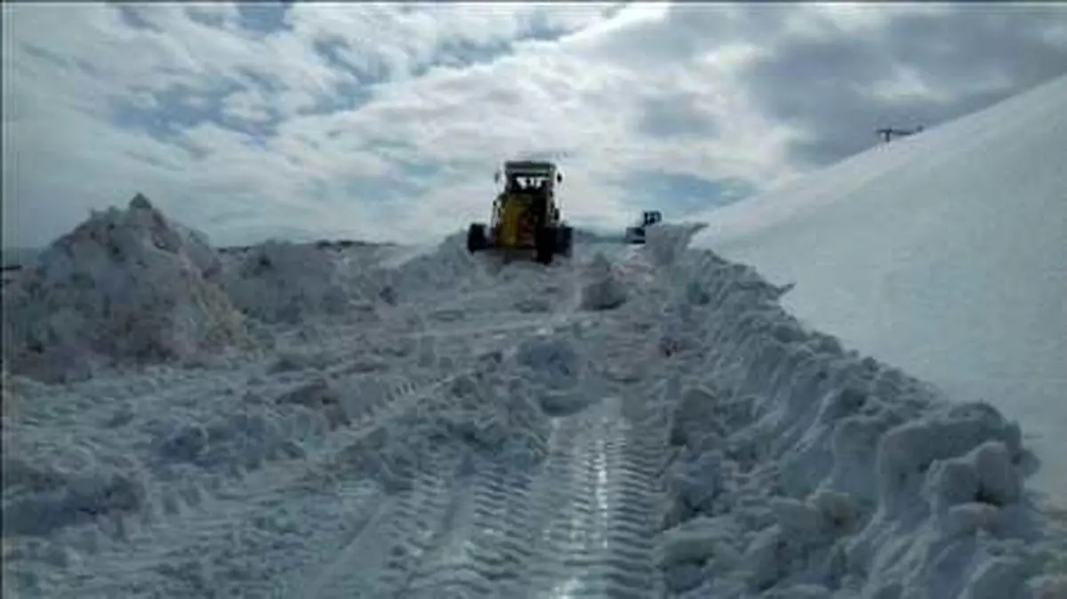 برف، راه 6 روستای شمال آذربایجان غربی را بست/ هوای ارومیه برفی است