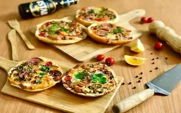 طرز تهیه نان پیتزای ساده و خوشمزه برای شام + ویدئو آموزشی