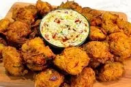 طرز تهیه پاکورا سیب‌ زمینی؛ اسنک هندی خوشمزه با سبزیجات معطر