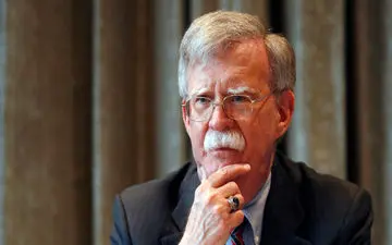 بولتون: چین به قاچاق نفت از ایران مشغول است