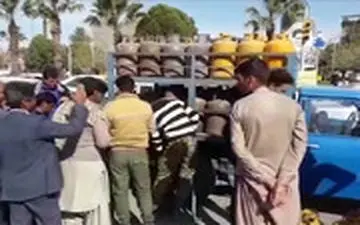 صف طولانی گاز در زابل