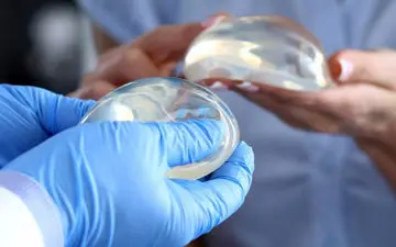 آیا می‌توان به‌شکل طبیعی سایز سینه را افزایش داد؟