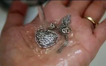 ترفندهایی ساده برای رفع کدری جواهرات+فیلم