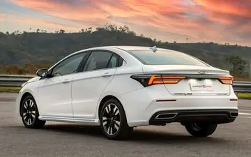 تفاوت قیمت کارخانه و بازار خودروهای آریزو؛ سود خرید و فروش آریزو 8 چقدر است؟ + جدول مرداد 1404