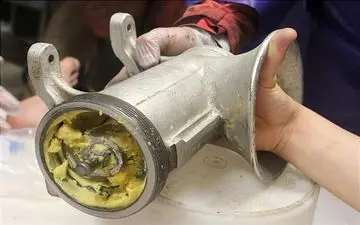 چرخ گوشت ۴ انگشت پسر جوان  را بلعید+ تصاویر