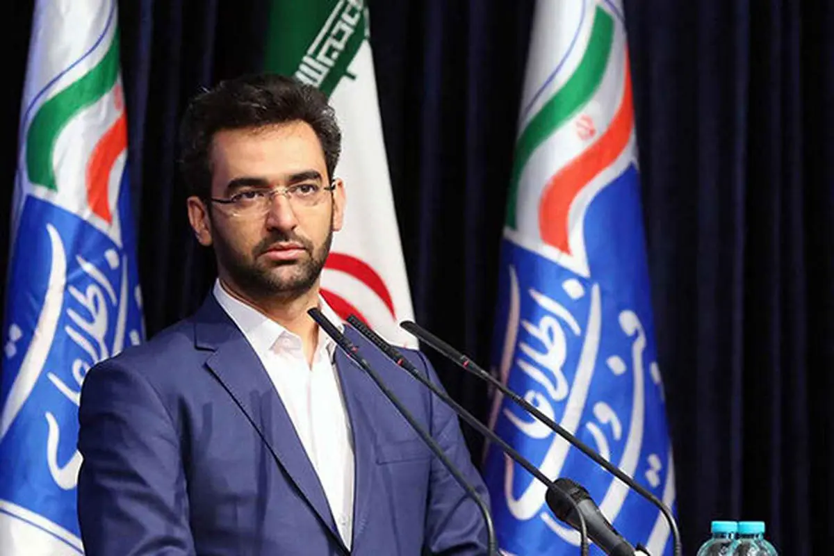 آذری جهرمی به مطالبه‌ی یک خبرنگار در مورد سرعت اینترنت پاسخ داد