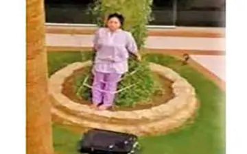  خدمتکار فلیپینی با تنبیه عجیب مدیر هتل روبرو شد