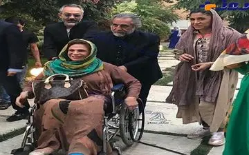 گوهر خیر اندیش و دخنرش در کنار دیگر هنرمندان + عکس