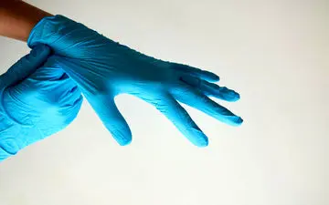 حساسیت به لاتکس باعث بروز چه مشکلات و بیماری­هایی می­شود؟