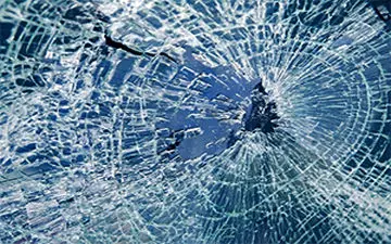 حمله اغتشاشگران به ماشین آمبولانس با قمه + فیلم