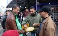 توزیع شیرینی در غزه به مناسبت عملیات مقاومت در کرانه باختری