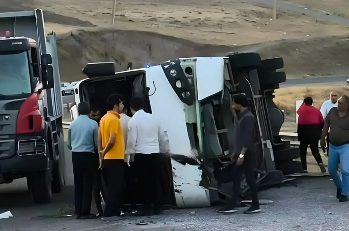 واژگونی مینی‌بوس در محور اهر – ورزقان ۱۹ مصدوم بر جای گذاشت