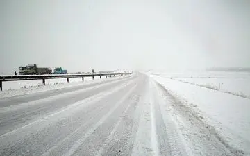 ۱۲ جاده کشور "برفی" است