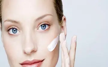 این روزها در خانه هم ضدآفتاب بزنید!