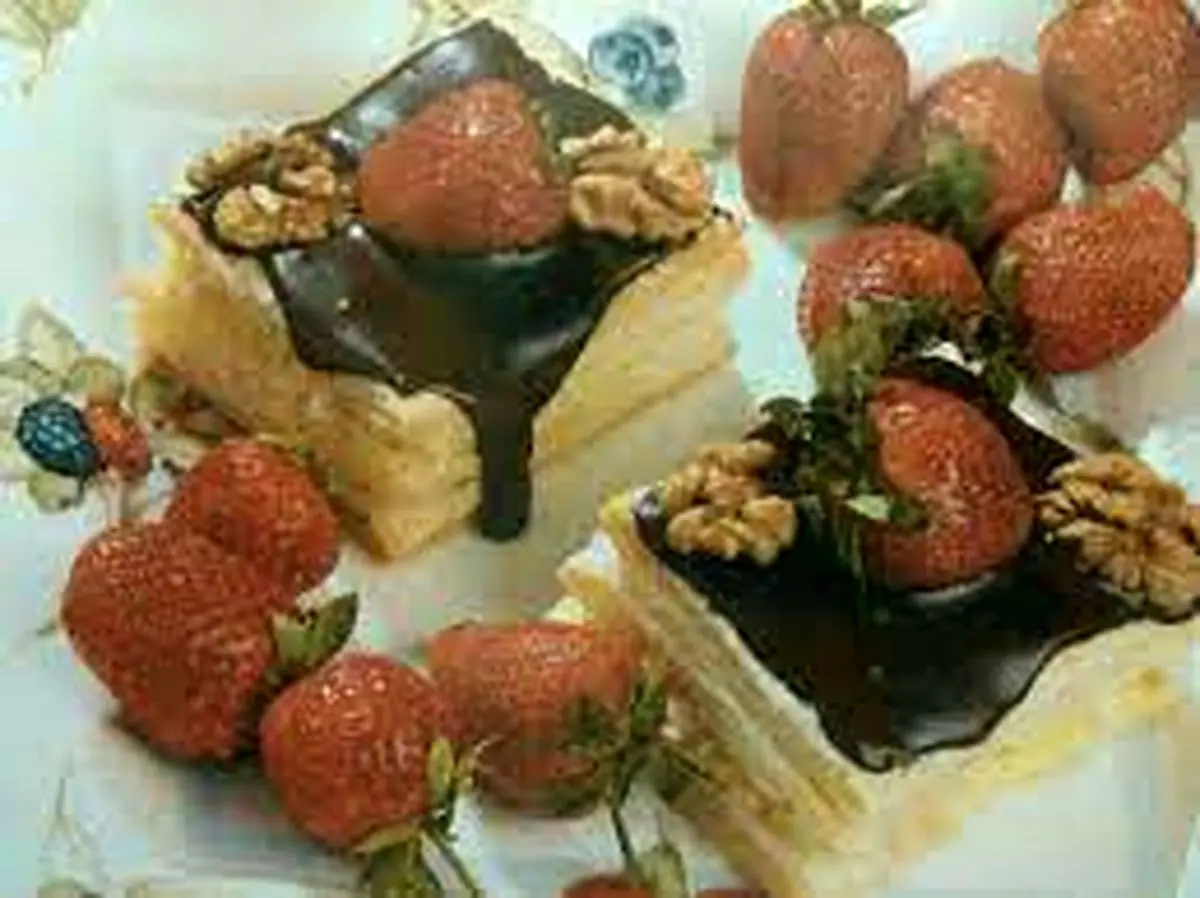 آموزش شیرینی ناپلئونیِ توت فرنگی و شکلات | برای میان وعده عالیه!