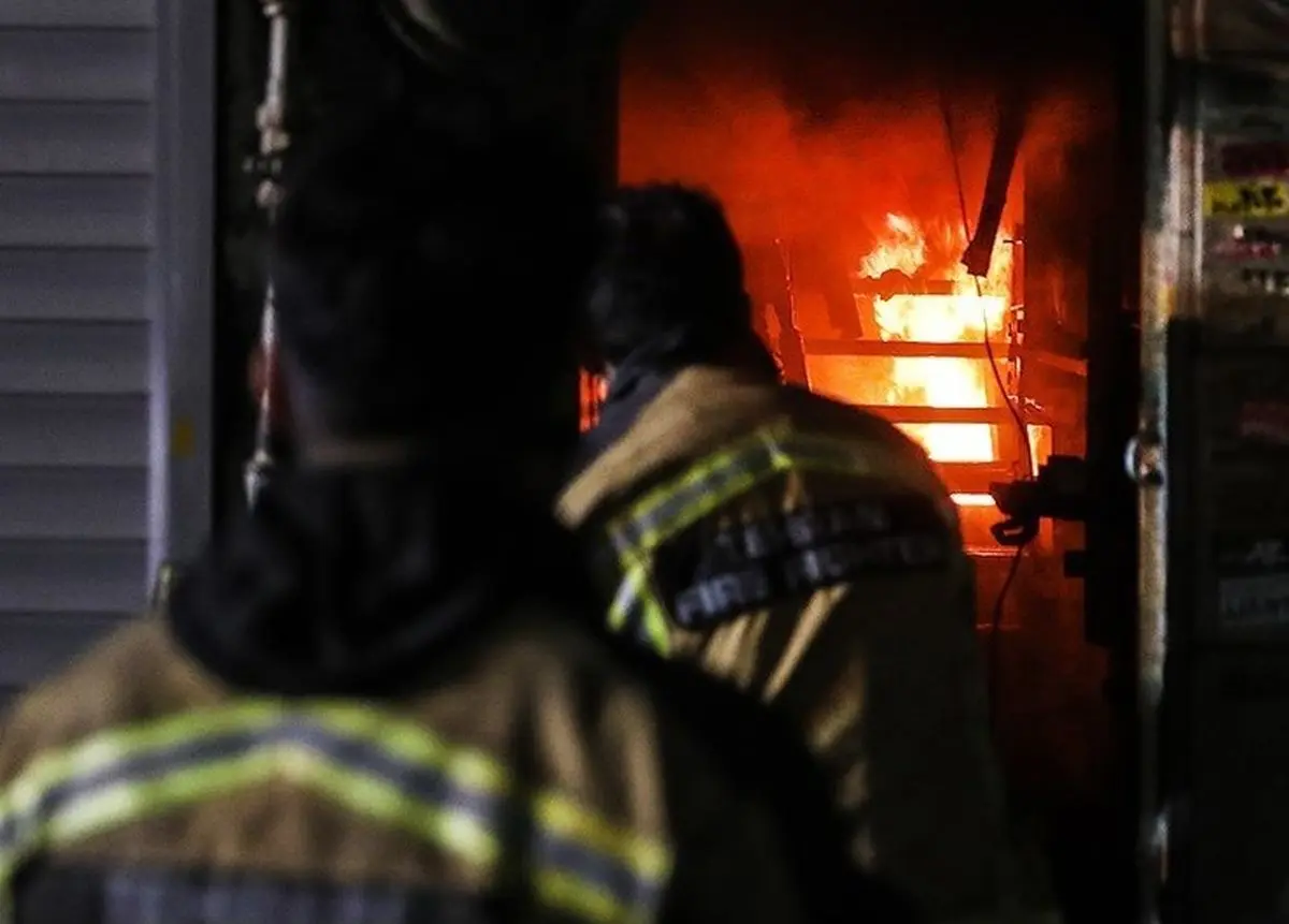 آتش‌‌سوزی در کارخانه قیر کرمانشاه 