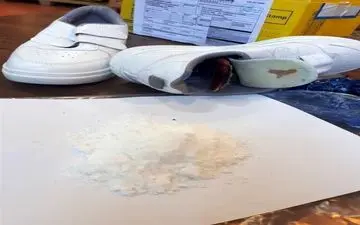 کشف یک جفت کفش ورزشی حاوی مواد مخدر شیشه در فرودگاه امام خمینی 