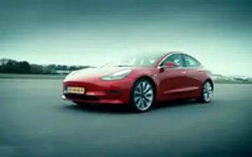  مقایسه دیدنی تسلا 3 پرفورمنس با ب ام و M3، مرسدس AMG و آلفارومئو QV
