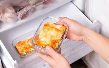 این اشتباه را هرگز انجام ندهید؛ ۵ ماده غذایی که نباید مستقیم از فریزر روی شعله بگذارید