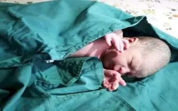 مادر جوان نوزادش را روی سد کارون به دنیا آورد 