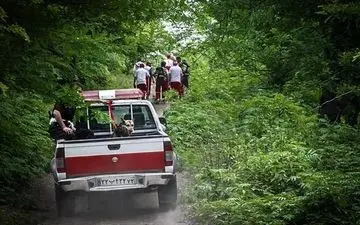 ویدئو لحظه انتقال پیکر رئیس جمهور و همراهان توسط امدادگران هلال احمر و تکاوران نیروی زمینی ارتش