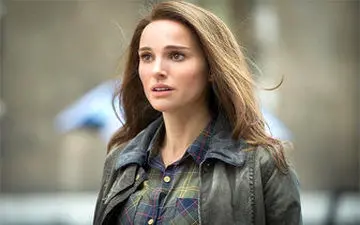  استایل ساده بازیگر زن مشهور در یک مراسم