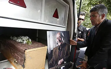 تشییع پیکر پدربزرگ خانه سبز که رهسپار خانه ابدی شد