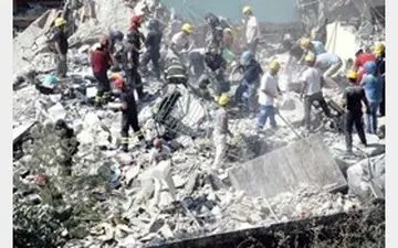 زنده به گور شدن اعضای 2 خانواده در ریزش ساختمان

