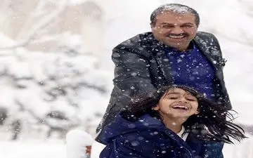 برف بازی پدر و دختری مجری تلویزیون در تهران | عکس