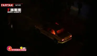 به آتش کشیدن یک خودرو تاکسی توسط یک اغتشاشگر در میدان فردوسی + فیلم