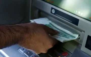 تغییرات جدید در کارمزد خدمات بانکی؛ دریافت پول، پولی شد!