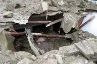 معجزه در یافت‌آباد؛ نجات 4 نفر از زیر آوار ساختمان فروریخته!
