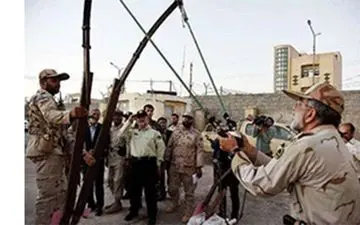 روش عجیب قاچاقچیان برای انتقال مواد مخدربامنجنیق در شرق ایران +عکس