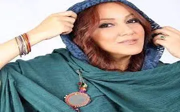 مدل عجیب شلوار خانم بازیگر با کتونی خاصش+عکس