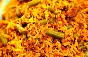 طرز تهیه لوبیا پلو مجلسی با گوشت و ته‌دیگ سیب‌زمینی (ویدئو)