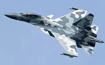 لحظه سقوط جنگنده روسی هنگام انجام حرکات نمایشی + فیلم