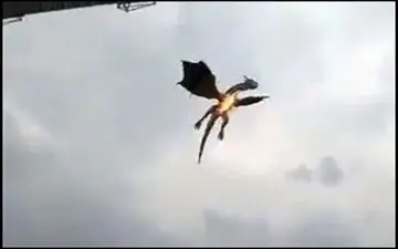 اژد‌های آتش‌خوار در مراسم افتتاحیه بیس‌بال و بهت حاضران!